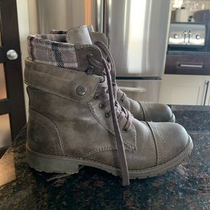 Roxy Ankle Boots